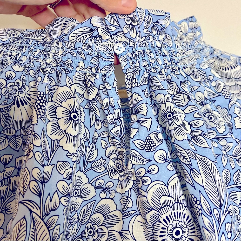 Talbots HERBACEOUS VINES SMOCKED TOP size medium. 26” long, 19” pit to‎ pit - Picture 10 of 11